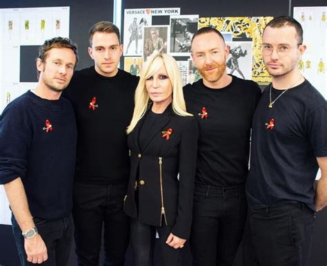 donatella versace suona la batteria|donatella versace a team.